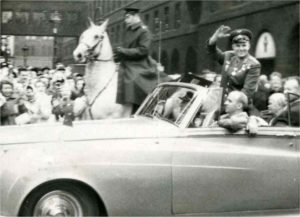 Gagarin approaching Manchester Town hall 